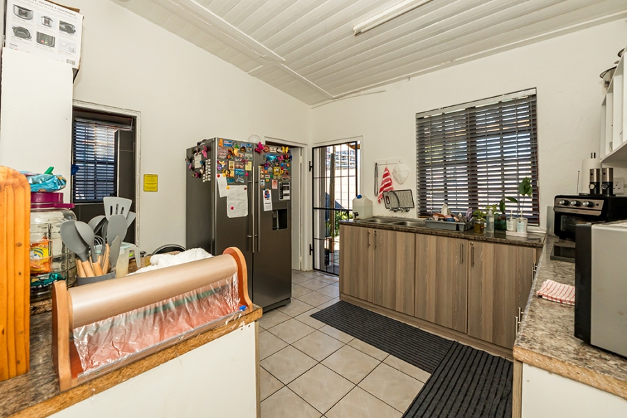 5 Bedroom Property for Sale in Wynberg Upper Western Cape